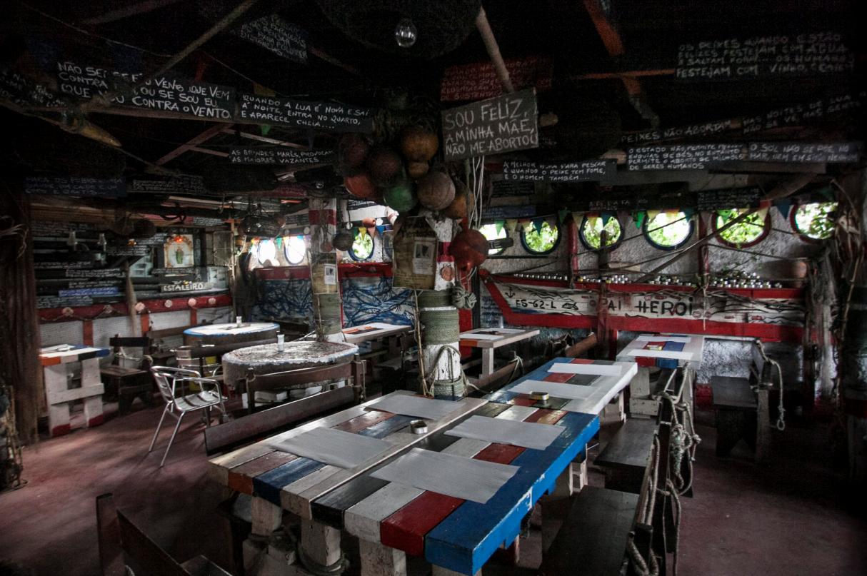 O bar do Fojo e o seu criador – o pescador poeta Sérgio Cardoso – são uma referência para várias geraº