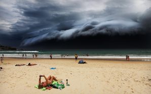 Storm Front on Bondi Beach, World Press Photo