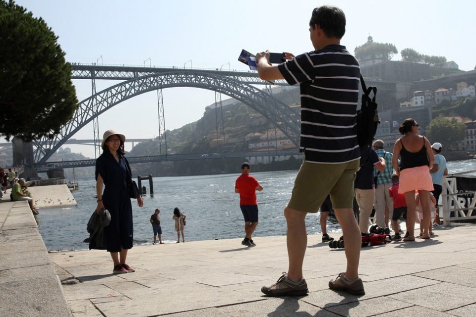 Porto move-se contra Facebook do Turismo de Portugal