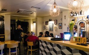 Mundial: Copos e aconchego entre amigos em bar de Viseu