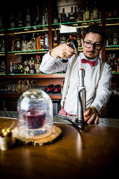 Cocktail com cereja fumado por Paulo Gomes.