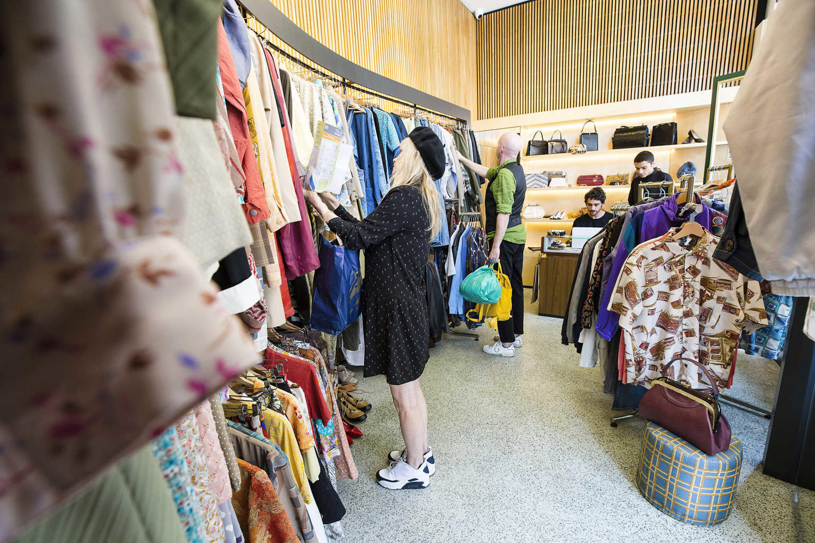Loja Mão Esquerda – loja de roupa em segunda mão e vintage