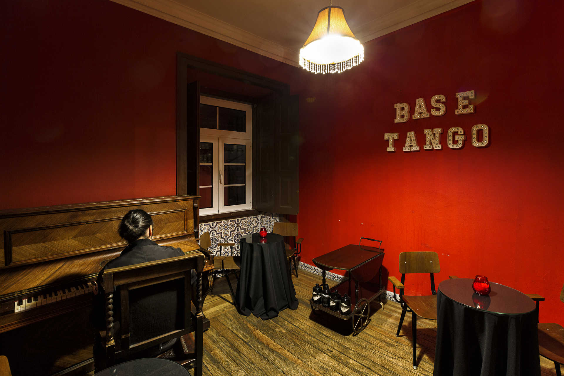 Peça de capa roteiro Coimbra – Aqui Base Tango