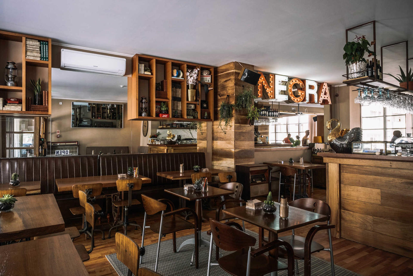 Novo Restaurante Negra Café, na cidade do Porto.