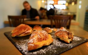 Nesta pastelaria de Lisboa há sempre croissants quentes