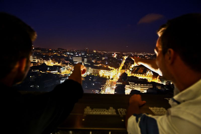 Visita nocturna à Torre dos Clérigos no Porto
