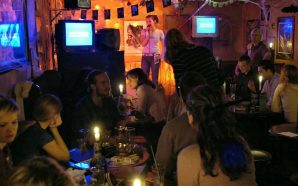 Estes bares da Grande Lisboa têm karaoke - e não se paga