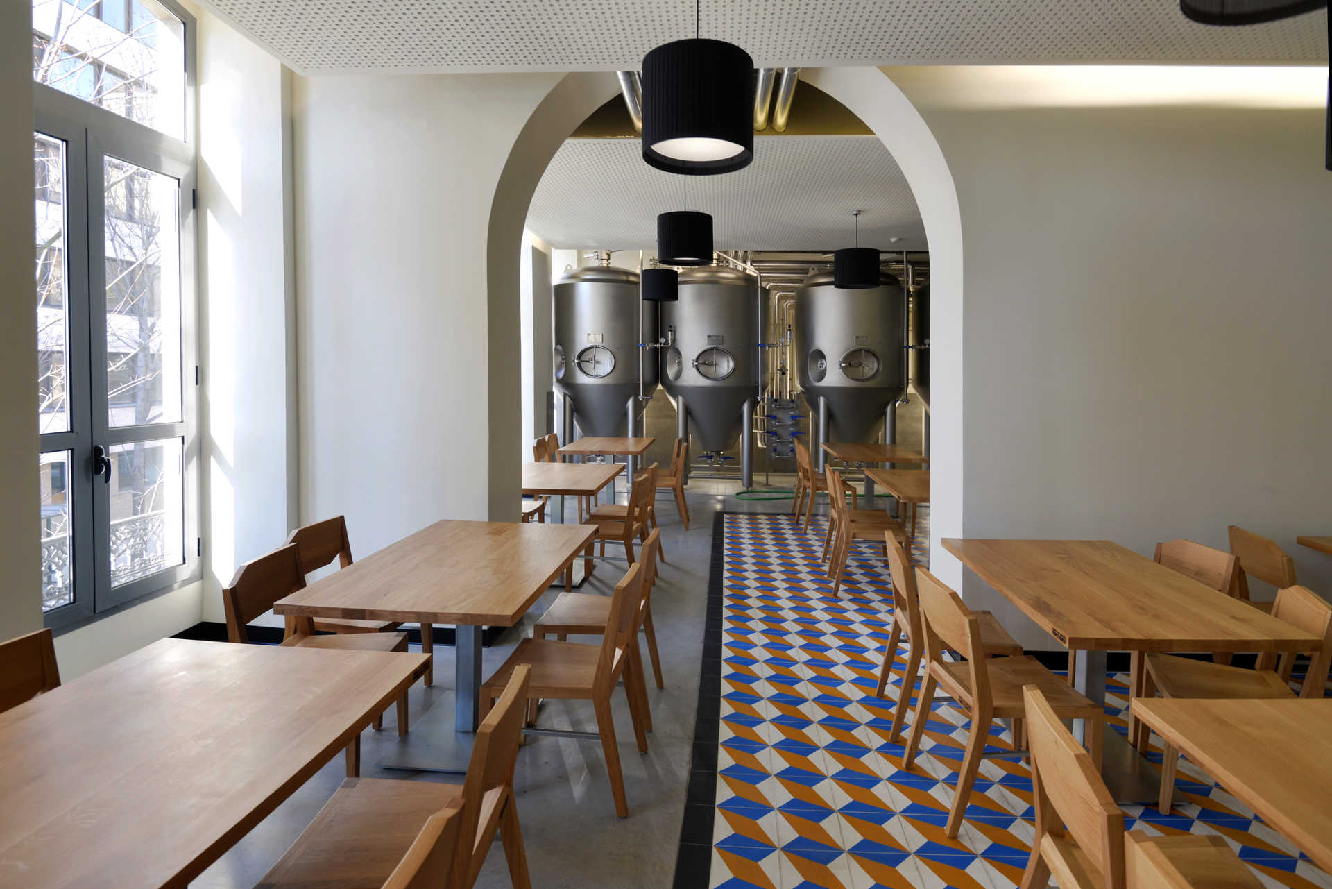 Fábrica de Cervejas Portuense é espaço com cervejaria e restaurante no Porto