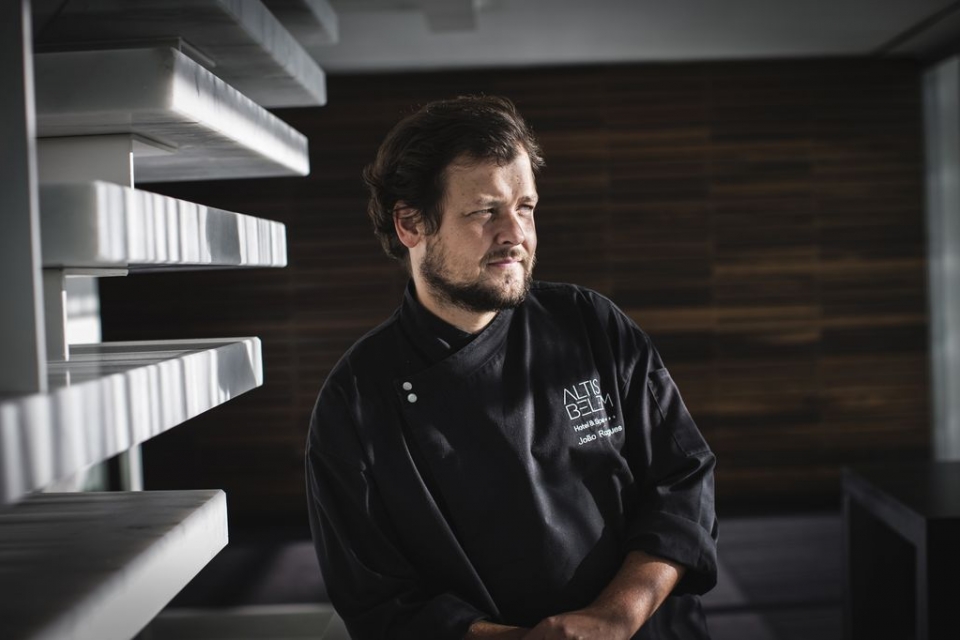 o chef João Rodrigues do restaurante Feitoria,.foto- paulo barata