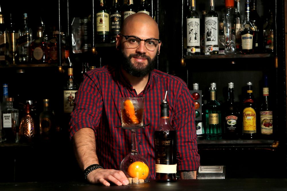 Bartender João Rodrigues, do bar Bow Tie
