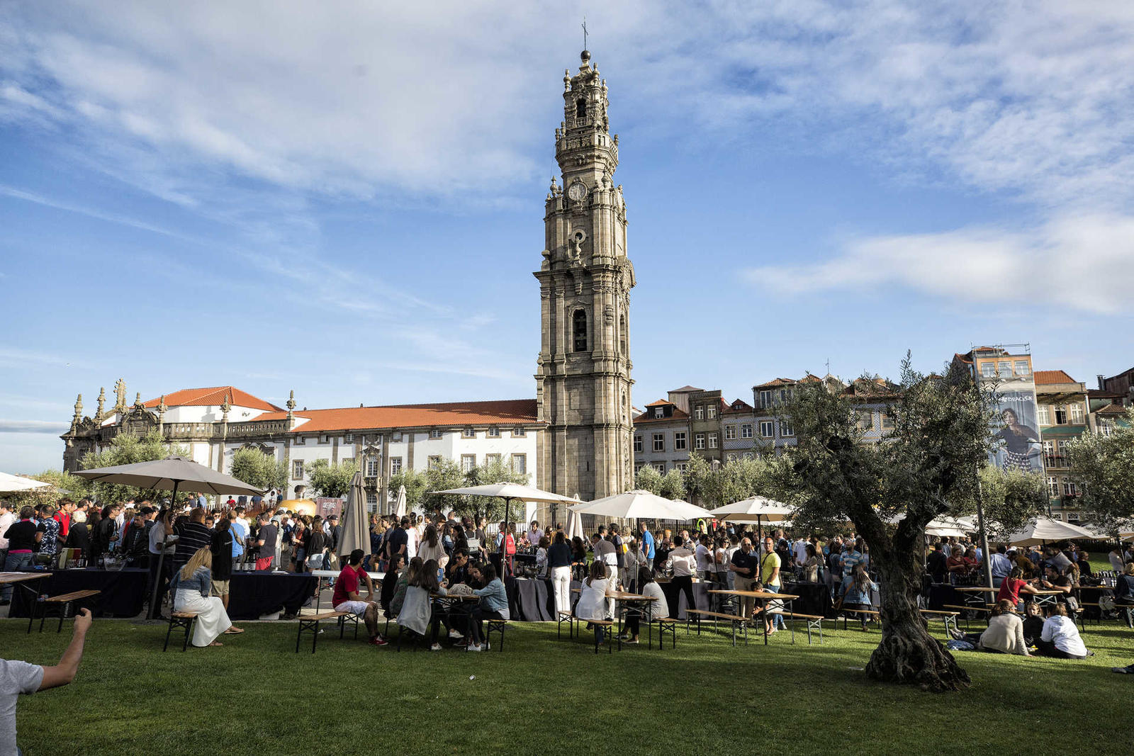 Sunset Party na praça das Oliveiras – Porto