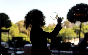 Sommeliers: 10 mestres do vinho que deve conhecer