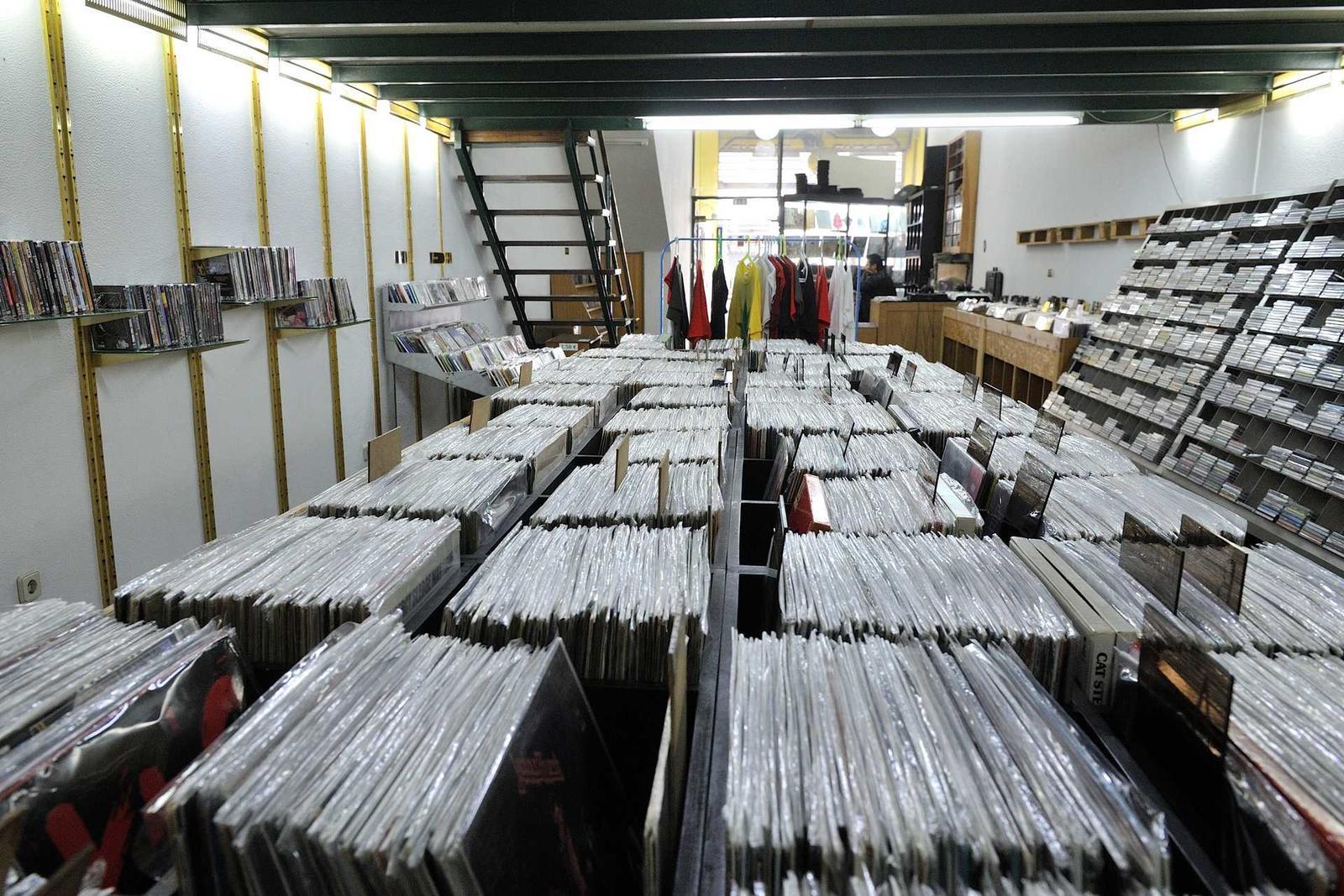 Lojas de discos no Porto – Loja Louie Louie