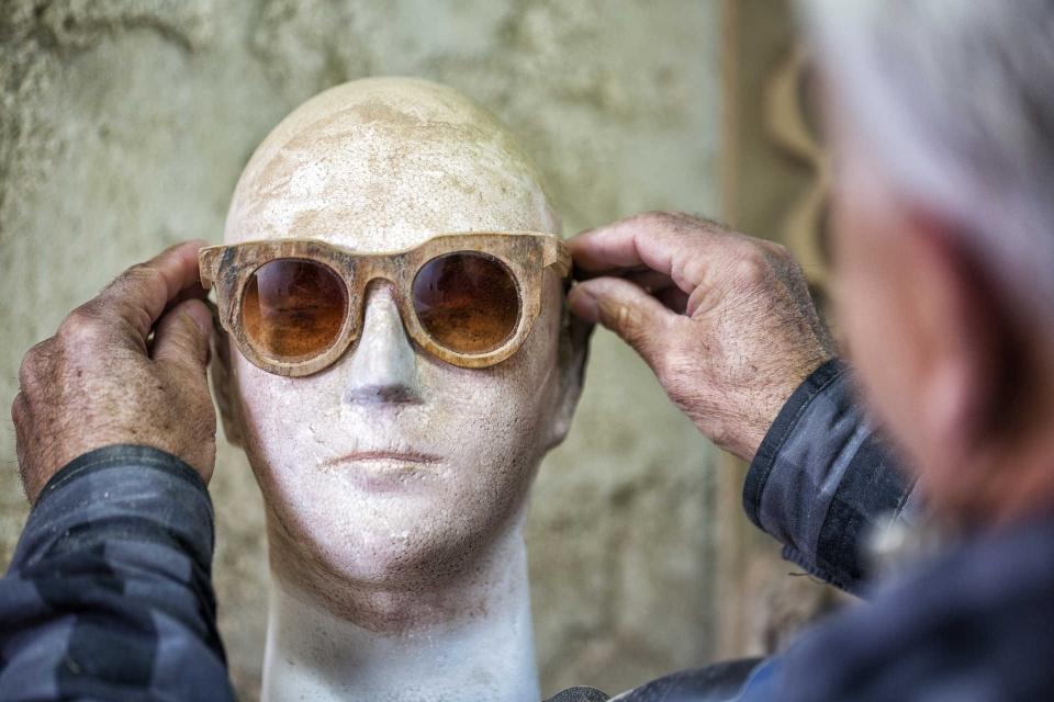 Lojas Oficinais: Ateliê Cuscuz – faz óculos de sol com desperdícios de madeira