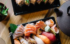 Na linha de Cascais, este sushi de fusão faz sentido