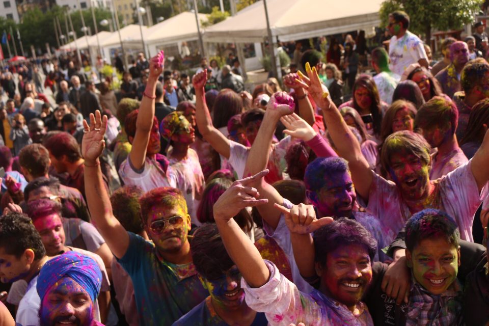 Bollywood Holi Praça Martim Moniz Lisboa: vem aí uma festa gratuita com pó colorido e DJs