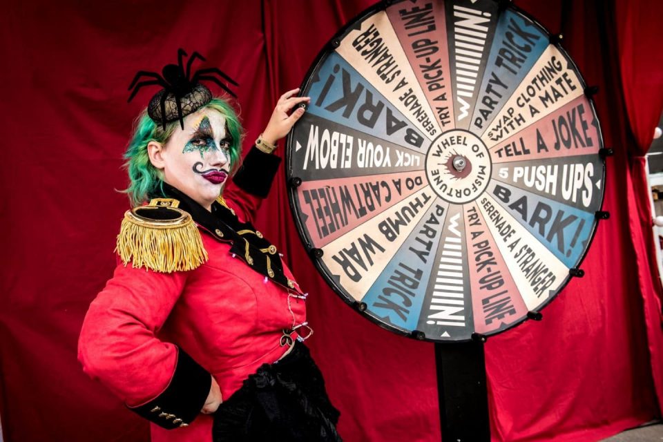 A próxima festa de Lisboa junta magia, burlesco e circo - e tem bar aberto