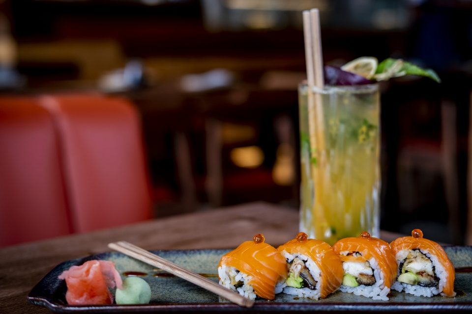 Mais sushi, grelhados e menus de 10€ junto ao Tejo: o Izanagi voltou
