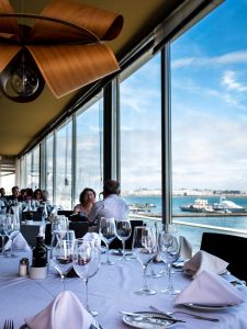 No restaurante da Associação Naval almoça-se com os olhos no rio - e com vontade de mergulhar diretamente da mesa. (Filipe Amorim/GI)