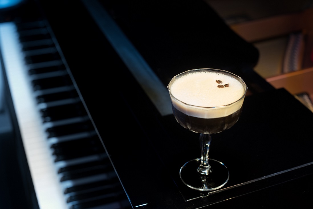 Cocktails e música ao piano no novo bar junto ao Marquês