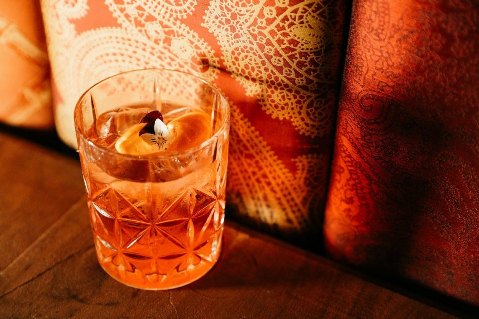 5 receitas de cocktails que trazem América do Sul e Ásia a nossa casa
