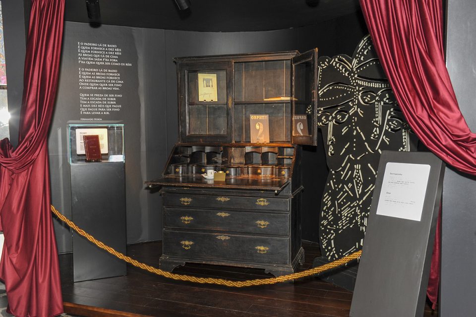 Escrivaninha onde Fernando Pessoa se inspirava chega a Museu em Seia