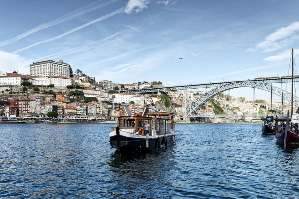 As rabelas voltam ao Douro para ligar Porto e Gaia em três minutos