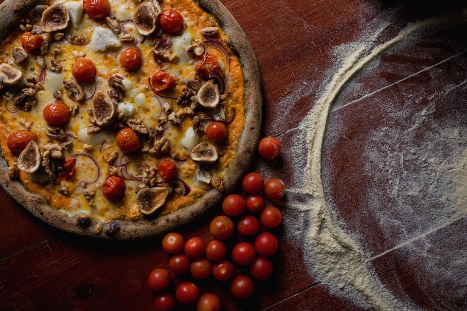 Pizzaria de Chakall celebra três anos com novas pizzas e pratos de conforto
