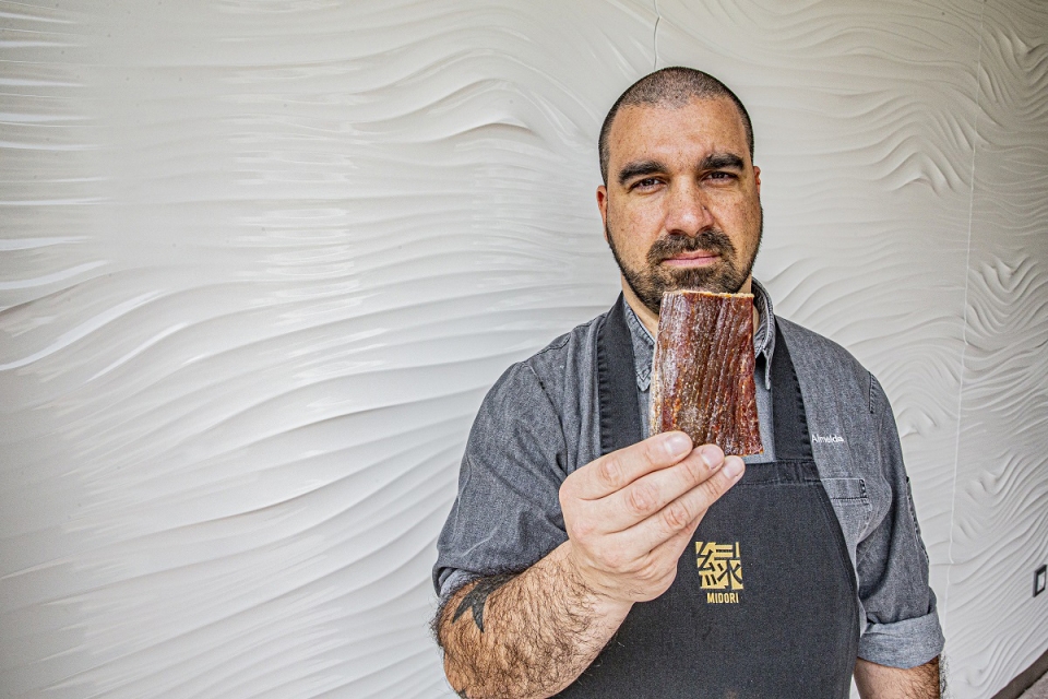Muxama, o "presunto do mar" esquecido que brilha na cozinha Michelin de Pedro Almeida