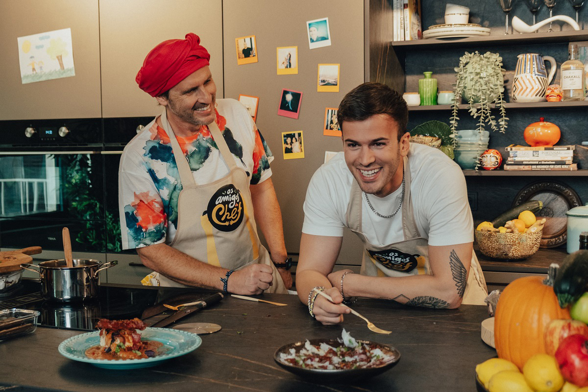 Novo programa de Chakall junta amigos em casa e ingredientes surpresa