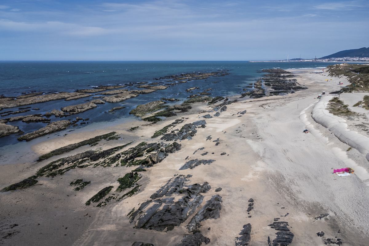 A clássica e urbana Praia da Amorosa, em Viana do Castelo, faz jus ao nome