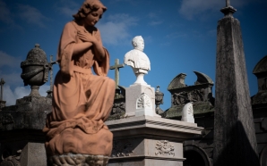 História, arte e amores eternos. Regressam as visitas ao Cemitério…